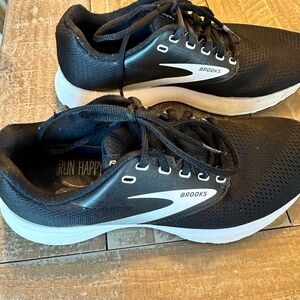 Brooks woman’s Black running shoe size 9